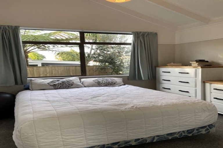 Photo of property in 3/25a Beach Road, Te Atatu Peninsula, Auckland, 0610