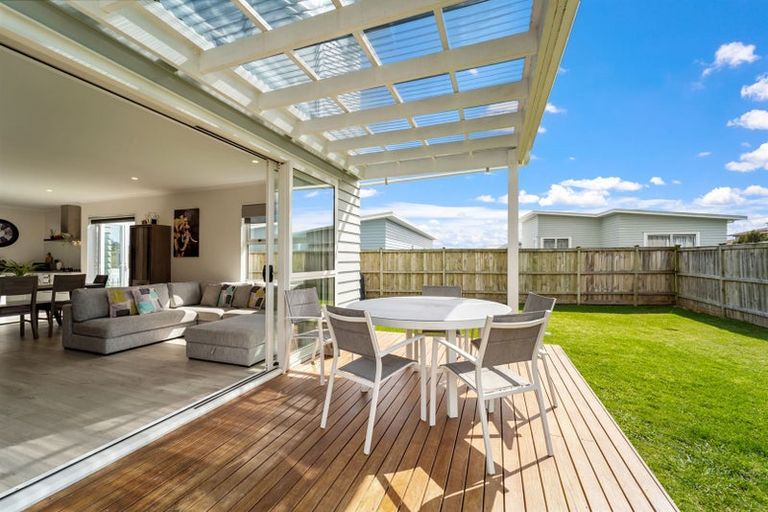 Photo of property in 21 Tyler Davies Drive, Red Beach, 0932