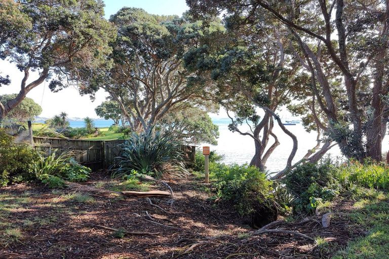 Photo of property in 15 Kapiakauri Road, One Tree Point, 0118