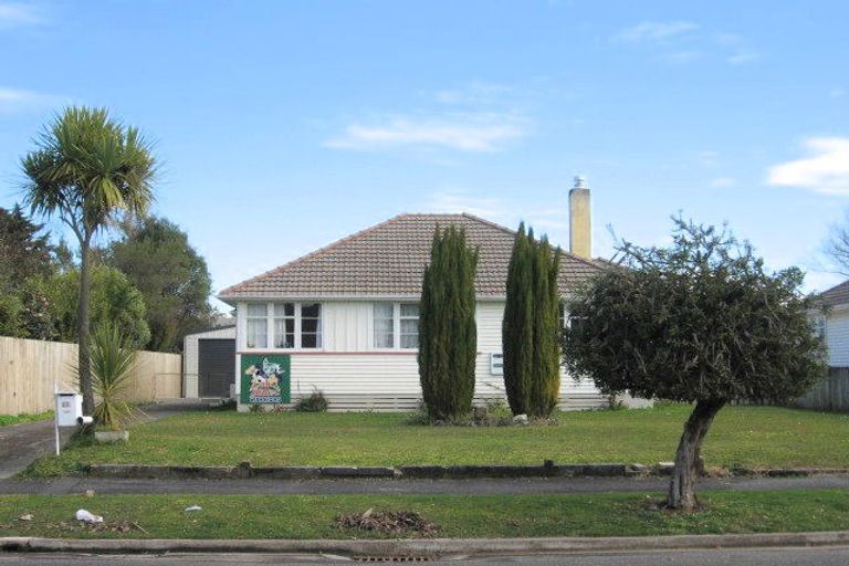 Photo of property in 19 Paul Crescent, Fairfield, Hamilton, 3214