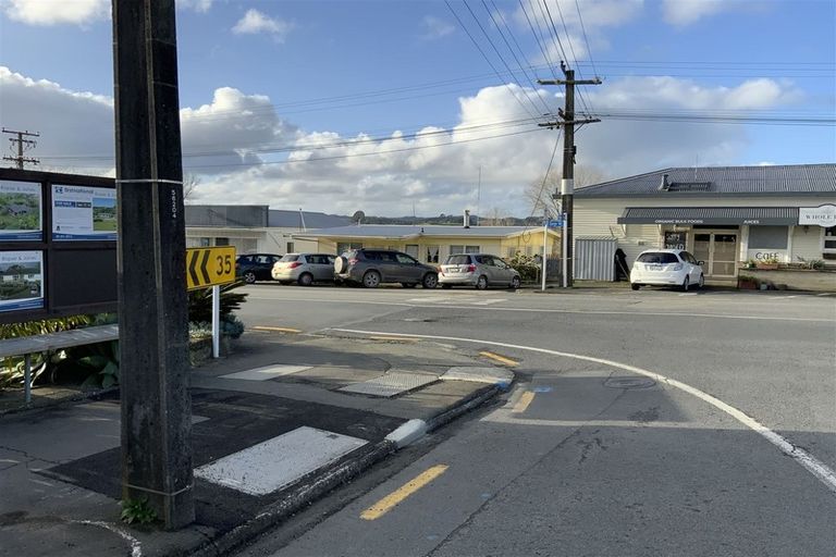 Photo of property in 1 Gorge Road, Maungaturoto, 0520