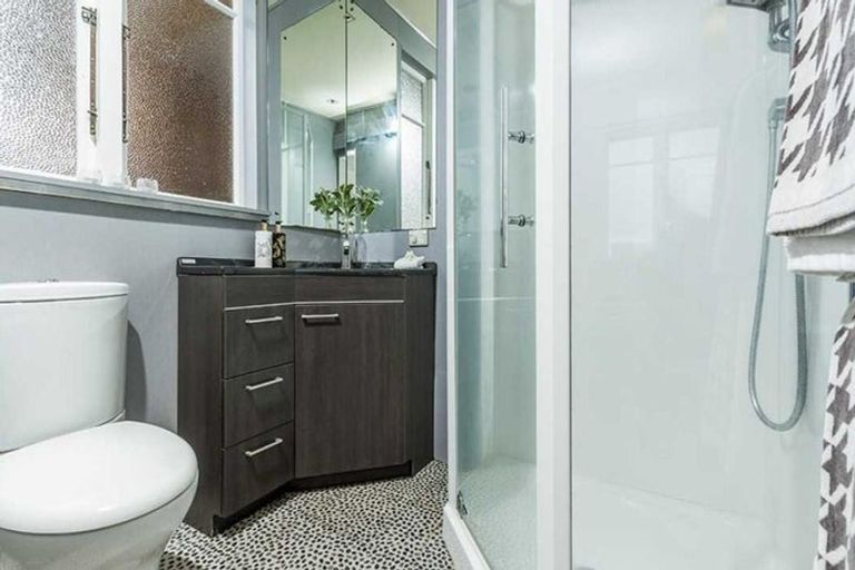 Photo of property in 78a Lake Road, Narrow Neck, Auckland, 0624