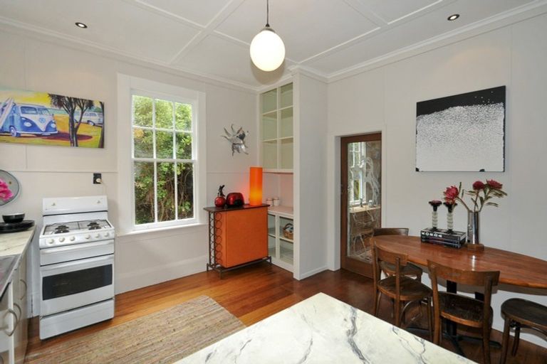 Photo of property in 13 Cave Road, Houghton Bay, Wellington, 6023