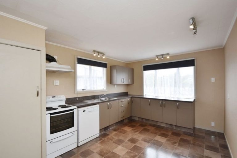 Photo of property in 10 Robert Street, Otatara, Invercargill, 9879