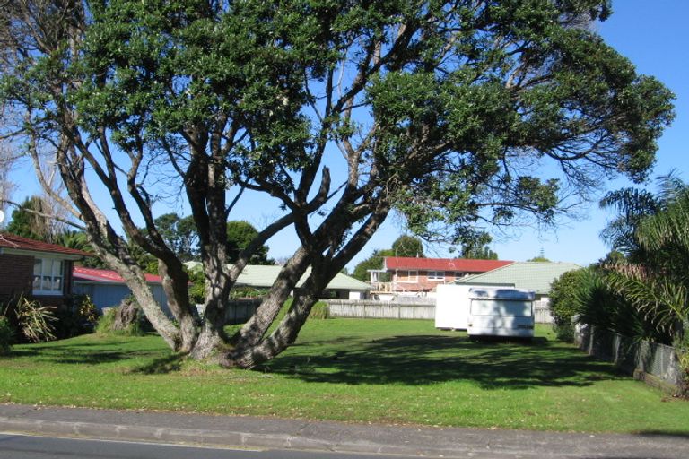 Photo of property in 8 Puriri Avenue, Orewa, 0931