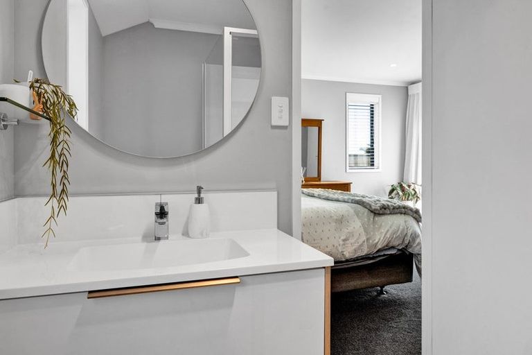 Photo of property in 32 Larlin Drive, Hawera, 4675