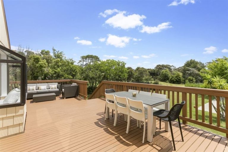 Photo of property in 411 Waitakere Road, Taupaki, Henderson, 0782