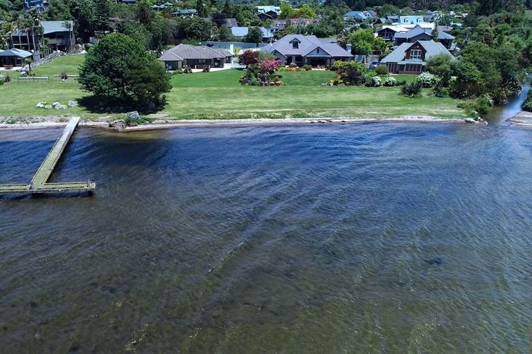 Photo of property in 18 Gemini Place, Kawaha Point, Rotorua, 3010