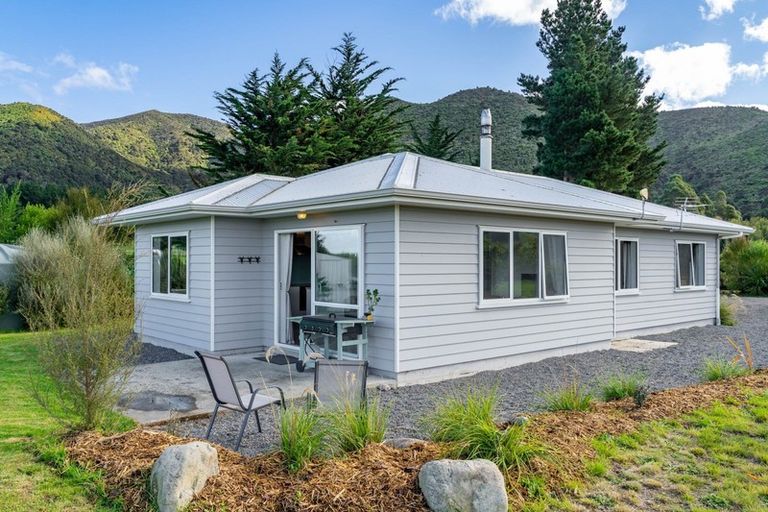 Photo of property in 104 Bucks Road, Tauwharenikau, Featherston, 5773