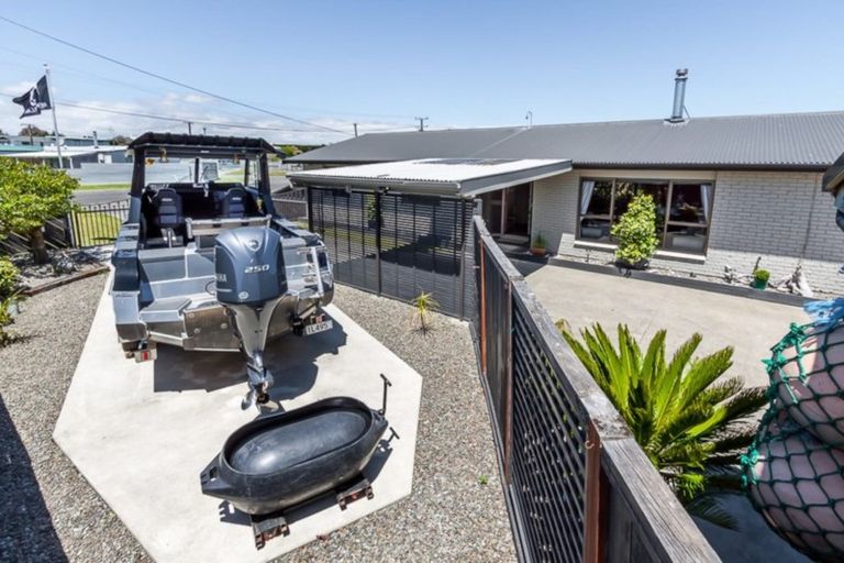 Photo of property in 60 Nash Parade, Foxton Beach, Foxton, 4815