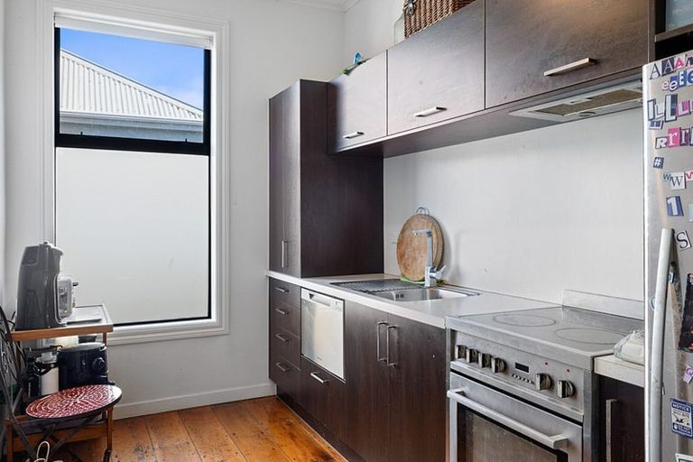 Photo of property in 94 Young Street, New Plymouth, 4310