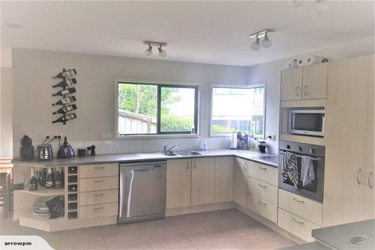 Photo of property in 31 Lorikeet Place, Unsworth Heights, Auckland, 0632