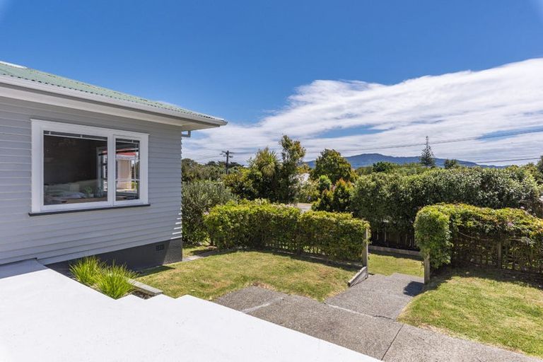 Photo of property in 16 Francis Road, Paraparaumu Beach, Paraparaumu, 5032