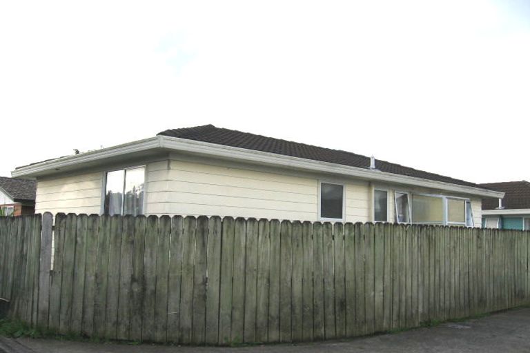 Photo of property in 1/24 Karepo Crescent, Ranui, Auckland, 0612