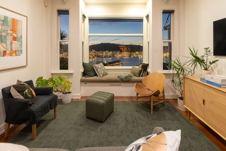 Photo of property in 19 Shannon Street, Mount Victoria, Wellington, 6011