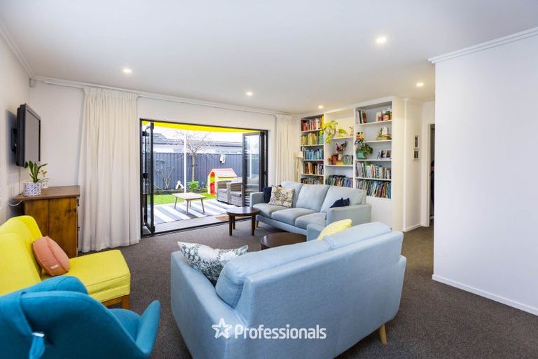 Photo of property in 1 Somerby Mews, Silverstream, Upper Hutt, 5019