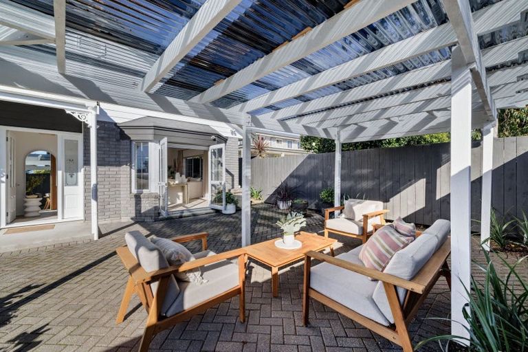 Photo of property in 384b Devonport Road, Tauranga South, Tauranga, 3112