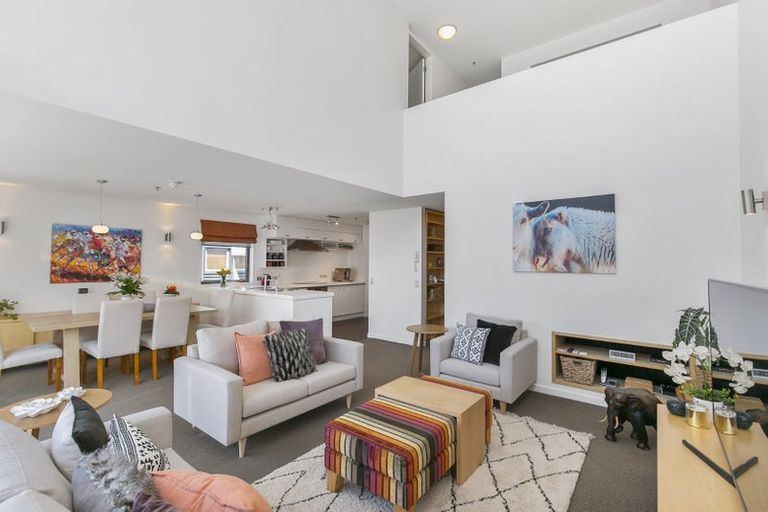 Photo of property in Montreaux Apartments, 10i/164 The Terrace, Wellington Central, Wellington, 6011