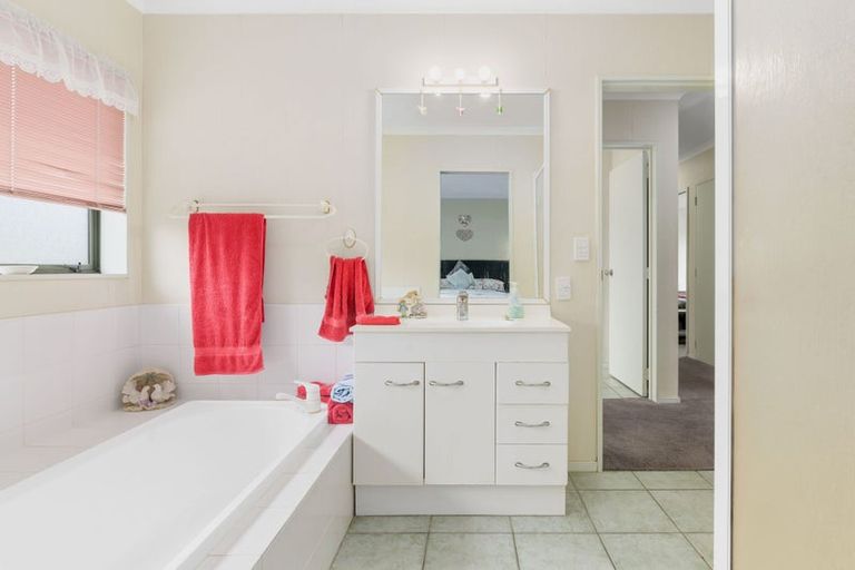 Photo of property in 19 Lochinver Drive, Nawton, Hamilton, 3200