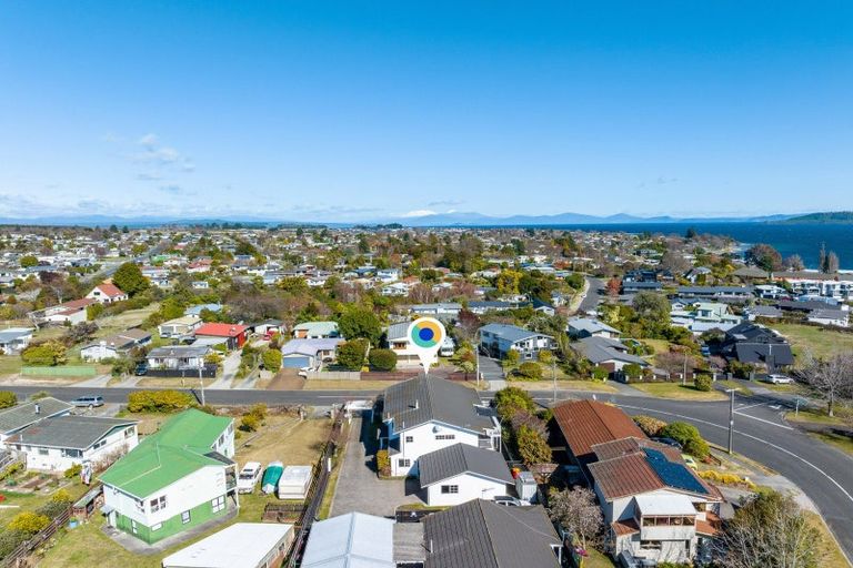 Photo of property in 4 Ingle Avenue, Waipahihi, Taupo, 3330