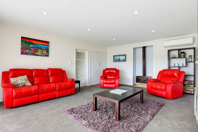 Photo of property in 19 Watson Street, Akaroa, 7520