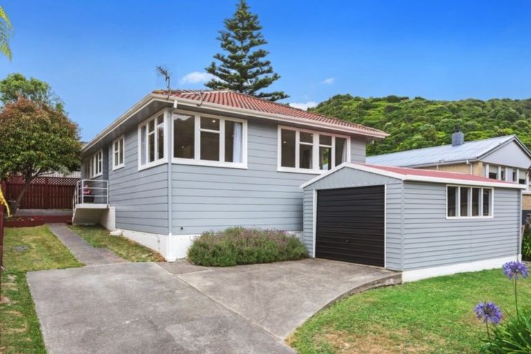 Photo of property in 91 Rangituhi Crescent, Takapuwahia, Porirua, 5022