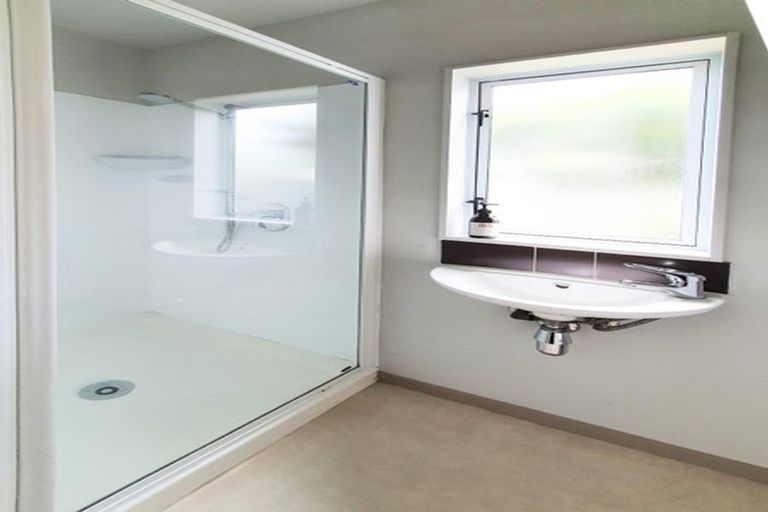 Photo of property in 27a Downing Street, Glenfield, Auckland, 0629