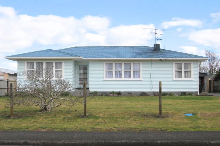 Photo of property in 13 Sutton Crescent, Papakura, 2110