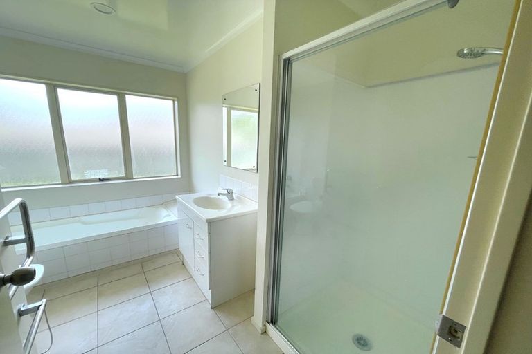 Photo of property in 28 Raphoe Road, Flat Bush, Auckland, 2019