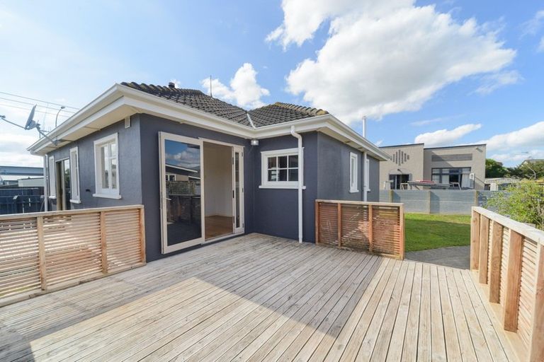 Photo of property in 135 Roberts Line, Kelvin Grove, Palmerston North, 4414