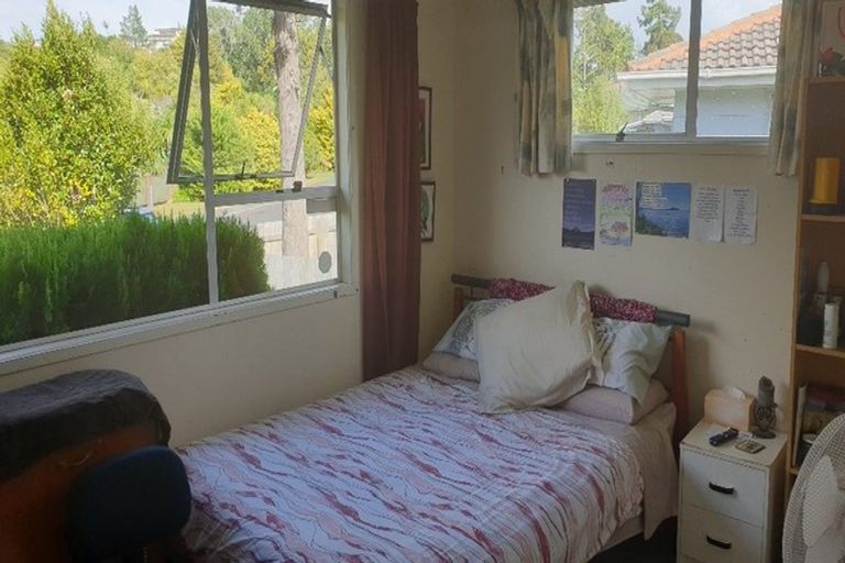 Photo of property in 24 Serwayne Place, Sunnyvale, Auckland, 0612