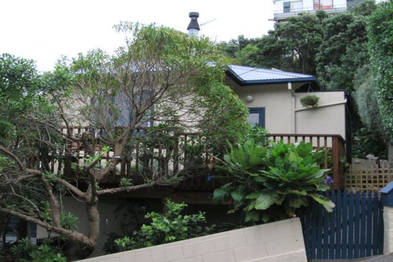 Photo of property in 9 Knoll Street, Island Bay, Wellington, 6023