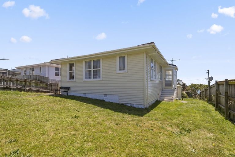 Photo of property in 32 Matatiro Street, Titahi Bay, Porirua, 5022