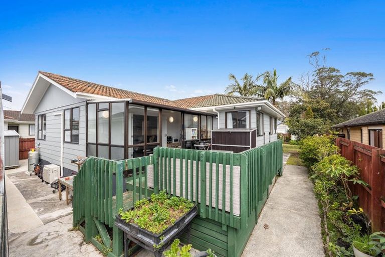 Photo of property in 6 Hamblyn Place, Ranui, Auckland, 0612