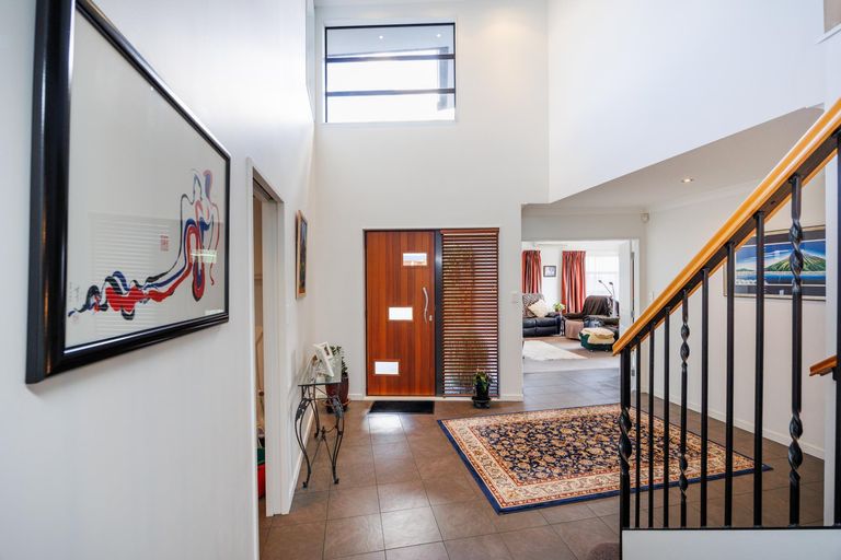 Photo of property in 27 Ruapehu Drive, Fitzherbert, Palmerston North, 4410