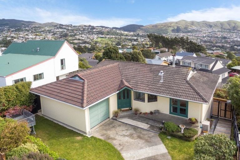 Photo of property in 4 Montserrat Place, Grenada Village, Wellington, 6037