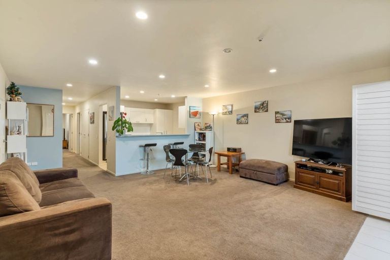 Photo of property in 14 Harbour Village Drive, Gulf Harbour, Whangaparaoa, 0930