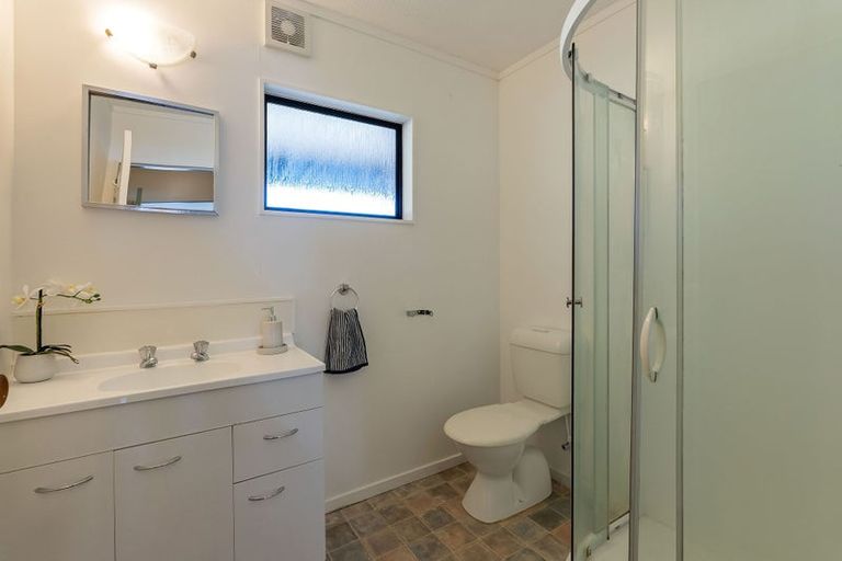 Photo of property in 14b Landsdowne Terrace, Karori, Wellington, 6012