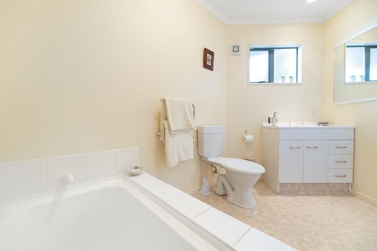 Photo of property in 7 Lagoon Place, Poike, Tauranga, 3112