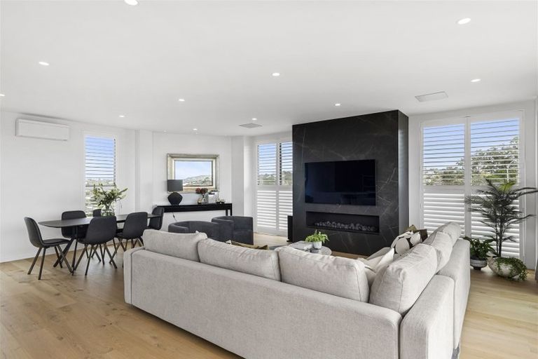 Photo of property in 11a Montgomery Avenue, Rothesay Bay, Auckland, 0630