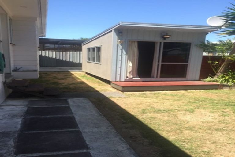 Photo of property in 2/26 Navigator Place, Papatoetoe, Auckland, 2025
