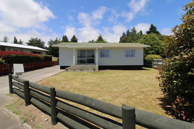 Photo of property in 17 Baillie Crescent, Carterton, 5713