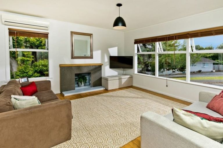 Photo of property in 10 Thomas Rea Place, Te Atatu South, Auckland, 0610