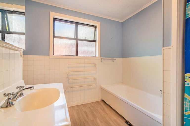 Photo of property in 35 Pioneer Crescent, Helensburgh, Dunedin, 9010