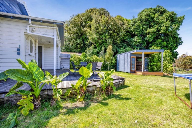 Photo of property in 18 Cumming Street, Okato, 4335