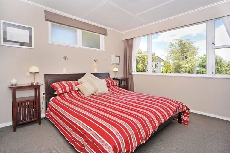 Photo of property in 10 Goodwyn Crescent, Hokowhitu, Palmerston North, 4410