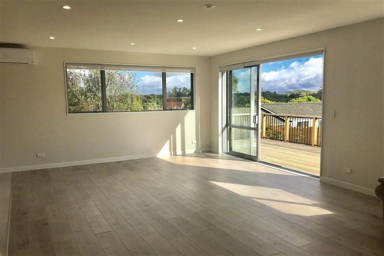 Photo of property in 50a Lewisham Street, Highland Park, Auckland, 2010