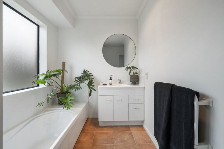 Photo of property in 6 Brookside Close, Highbury, Palmerston North, 4412