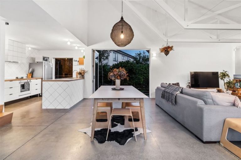 Photo of property in 49a Oranga Avenue, Onehunga, Auckland, 1061