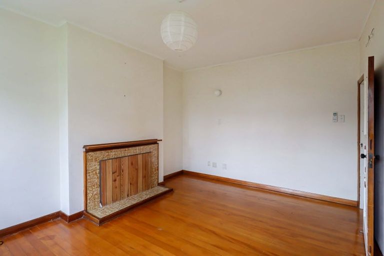 Photo of property in 5 Purser Grove, Fairfield, Lower Hutt, 5011